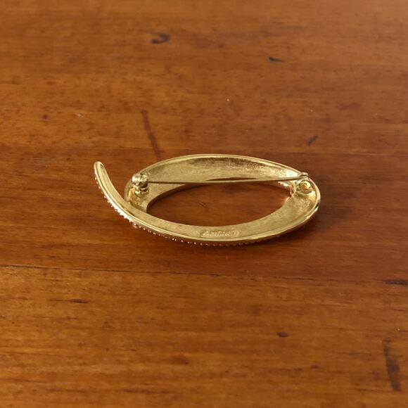 Vintage Stylish 1980’s Monet Signed Gold Tone Swirl Textured Brooch - Picture 1 of 5